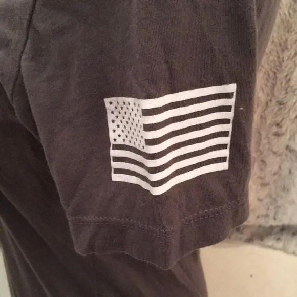 Tan Fitted V-Neck Short Sleeve T-Shirt - Picture 5 of 12